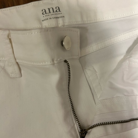 A.N.A White Denim Bermuda Shorts With Pockets and Zipper Button Closure - Picture 7 of 13